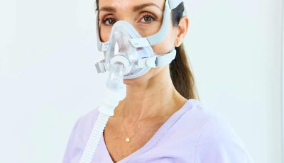 Mặt nạ CPAP ResMed được sử dụng trong quá trình điều trị bằng máy trợ thở khi ngủ