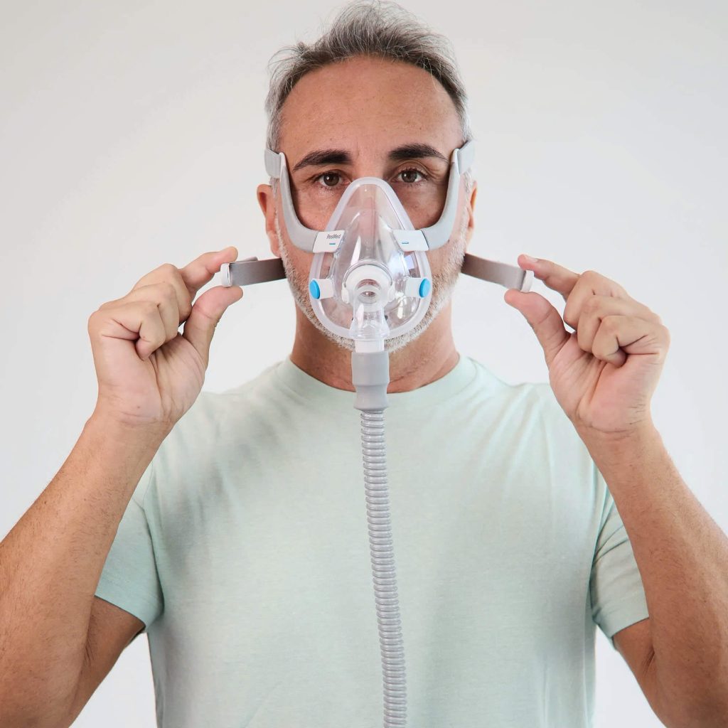 Mặt nạ Full Face ResMed là lựa chọn phù hợp cho người có xu hướng thở bằng miệng khi ngủ, giúp duy trì áp lực điều trị CPAP ổn định và hạn chế thất thoát khí trong quá trình sử dụng.