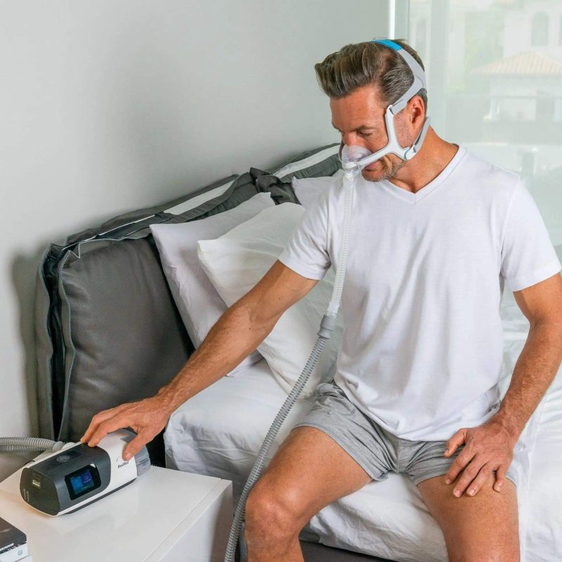 Hướng điều trị mất ngủ ở nam giới cần dựa trên nguyên nhân và mức độ ảnh hưởng đến sinh hoạt. Với người được chẩn đoán ngưng thở khi ngủ và có chỉ định phù hợp, liệu pháp áp lực dương đường thở như CPAP có thể giúp kiểm soát tình trạng tắc nghẽn đường thở khi ngủ. CPAP không phải phương pháp điều trị chung cho mọi trường hợp mất ngủ; người bệnh cần được đánh giá trước khi sử dụng.